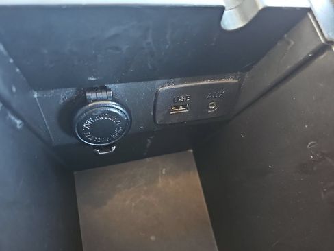 Used 2018 Subaru Crosstrek 2.0i Premium w/ Moonroof Package AWD/4WD image 24