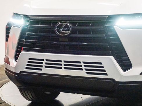 Used 2025 Lexus GX 550 image 8