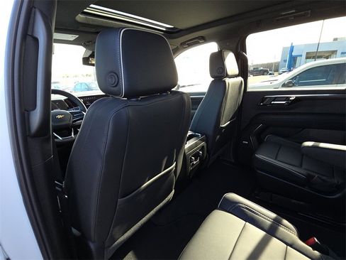 New 2026 Chevrolet Suburban Premier w/ Sun And Tow Package image 28
