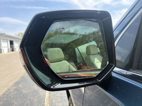 Used 2025 GMC Yukon Denali w/ Sun & Power Step Package AWD/4WD image 11