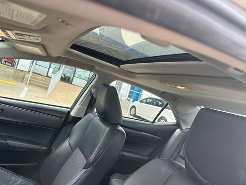 Used 2018 Toyota Corolla SE w/ SE Premium Package FWD image 3