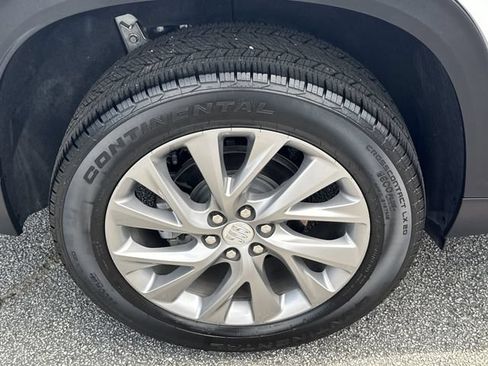 Used 2025 Buick Enclave Preferred AWD/4WD image 17