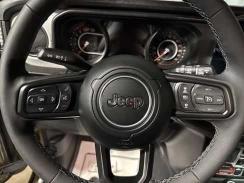 Used 2025 Jeep Wrangler Unlimited Sport AWD/4WD image 9
