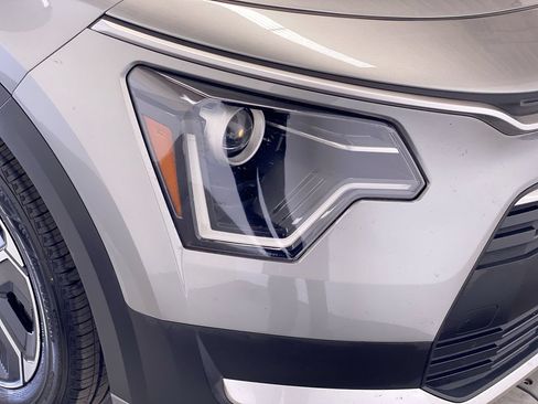 Certified 2025 Kia Niro LX FWD image 11