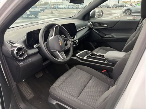 Used 2025 Chevrolet Equinox LT AWD/4WD image 9