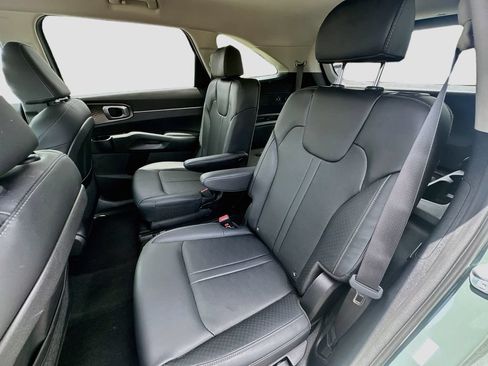 Used 2025 Kia Sorento EX AWD/4WD image 24