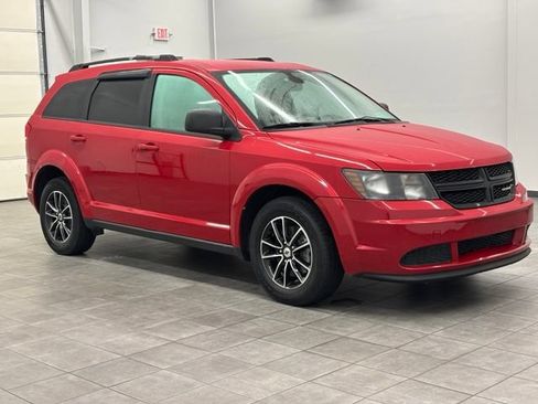 Used 2018 Dodge Journey SE w/ Connectivity Group FWD image 1