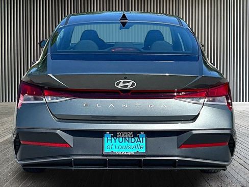 New 2026 Hyundai Elantra SE FWD image 4