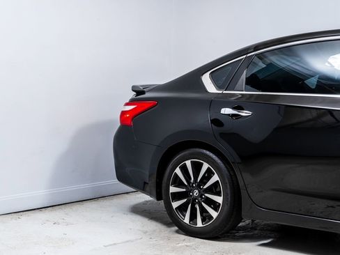 Used 2017 Nissan Altima 2.5 SV w/ Convenience Package FWD image 11
