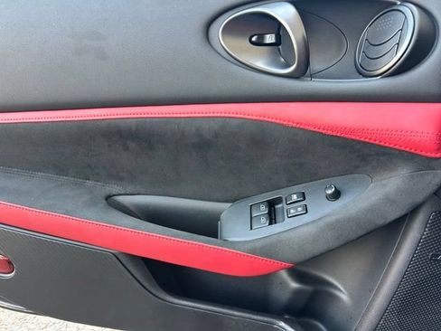 Used 2024 Nissan Z Performance w/ Floor Mat Package RWD image 9