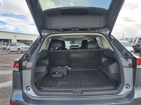 New 2026 Volkswagen Tiguan SE FWD image 25