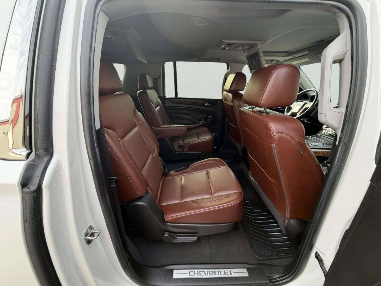 Used 2019 Chevrolet Suburban Premier w/ Premier Plus Edition AWD/4WD image 31