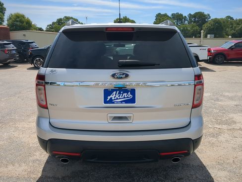 Used 2015 Ford Explorer XLT w/ Equipment Group 202B FWD image 4