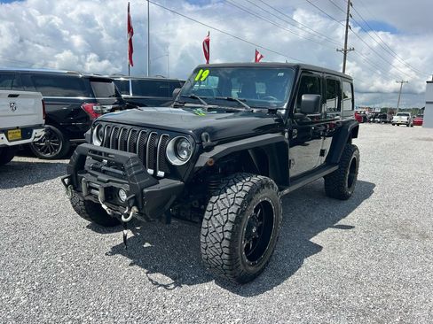 Used 2019 Jeep Wrangler Unlimited Sahara AWD/4WD image 17