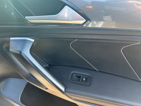 Used 2024 Volkswagen Tiguan SE image 27