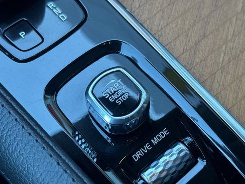 Used 2021 Volvo XC90 T8 Inscription Expression w/ Climate Package image 25