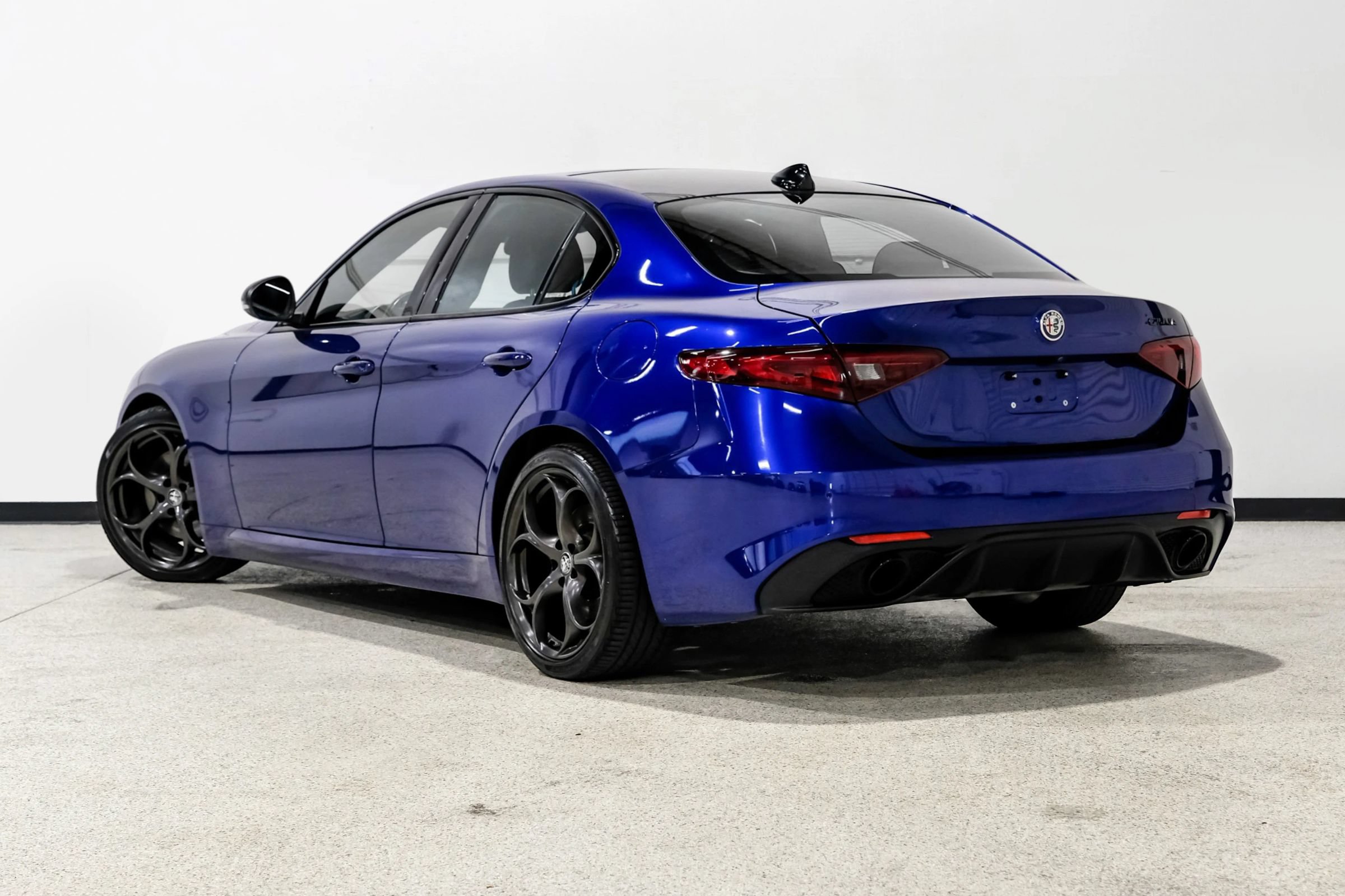 Used 2020 Alfa Romeo Giulia Ti Sport w/ Quick Order Package 22U Sport RWD image 8