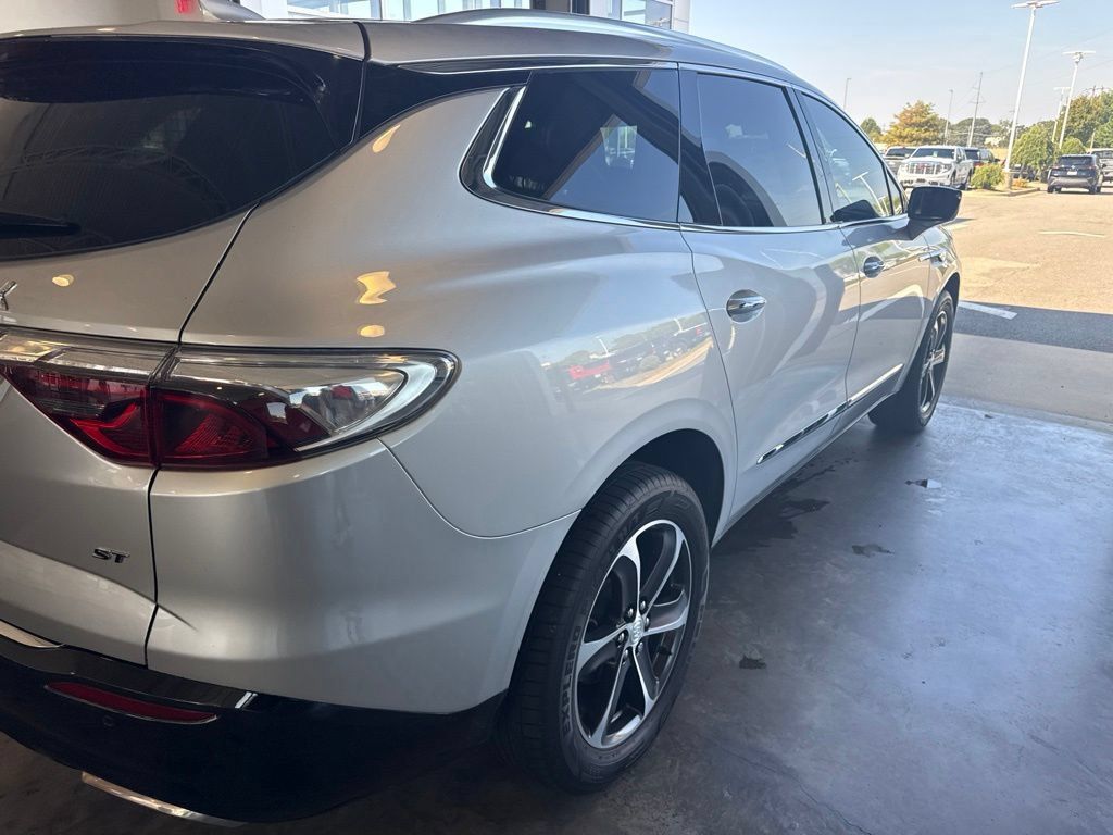 Used 2022 Buick Enclave Essence w/ Sport Touring Edition FWD image 14