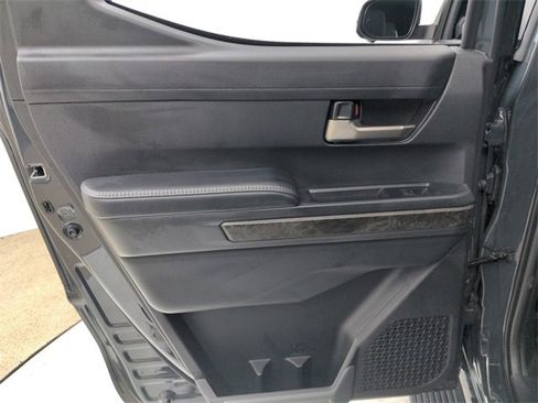 Used 2025 Toyota Tacoma Limited image 39