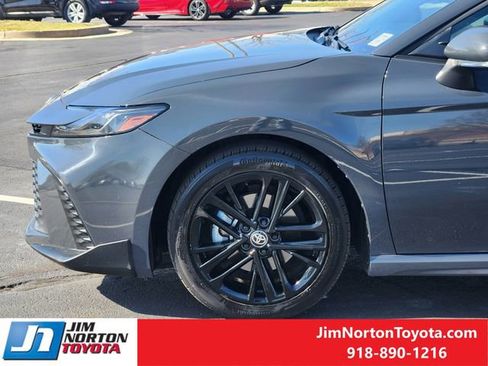 Used 2025 Toyota Camry SE FWD image 8