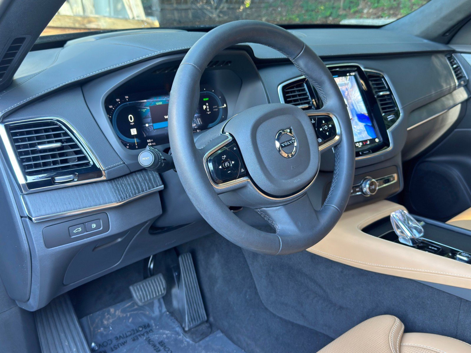 Used 2024 Volvo XC90 T8 Ultimate w/ Lounge Package AWD/4WD image 14