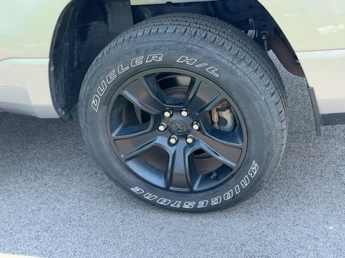 Used 2021 RAM 1500 4x4 Crew Cab image 9