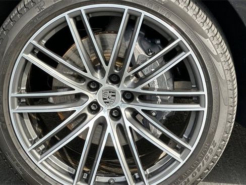 Used 2025 Porsche Macan image 24