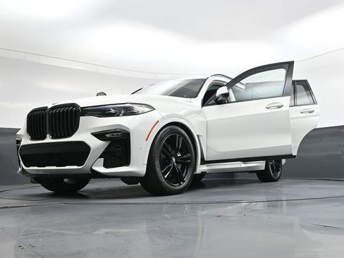 Used 2021 BMW X7 xDrive40i w/ M Sport Package image 48