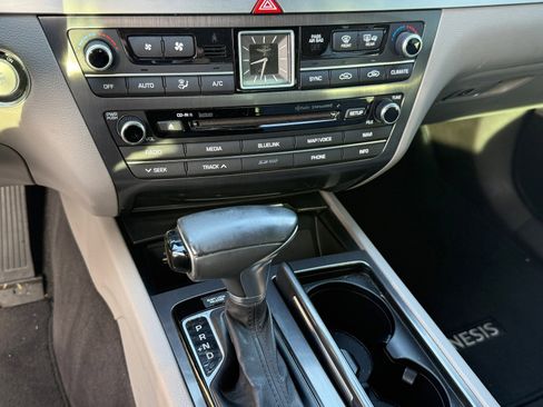 Used 2018 Genesis G80 3.8 w/ Option Group 02 image 13