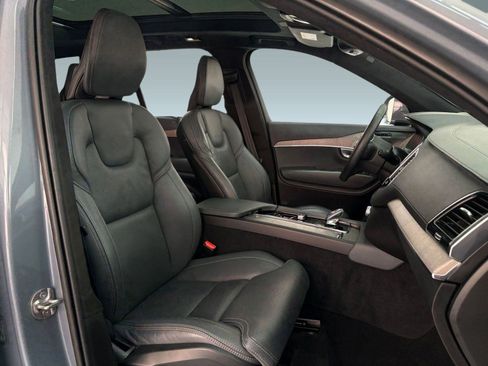 Used 2023 Volvo XC90 B6 Ultimate w/ Lounge Package image 21