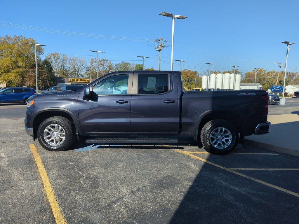 Used 2022 Chevrolet Silverado 1500 LT AWD/4WD image 6