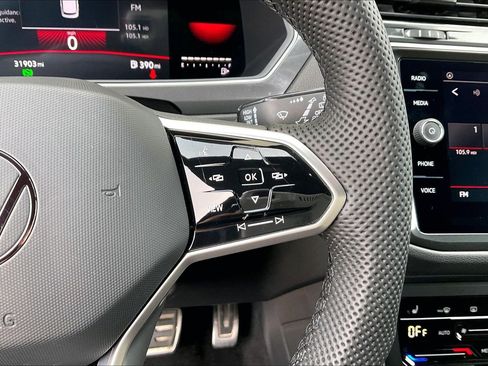 Certified 2022 Volkswagen Tiguan SE R-Line image 19
