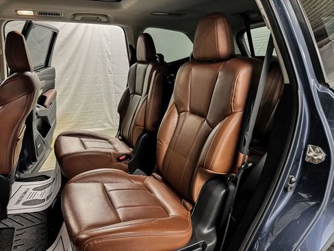 Used 2019 Subaru Ascent Touring w/ Popular Package #2 AWD/4WD image 8