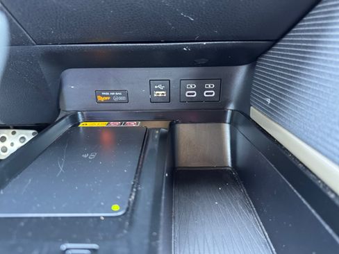 Used 2025 Toyota Camry SE FWD image 25