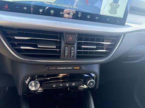 Certified 2025 Ford Escape Platinum AWD/4WD image 28