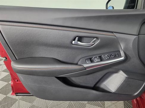Used 2024 Nissan Sentra SR FWD image 39