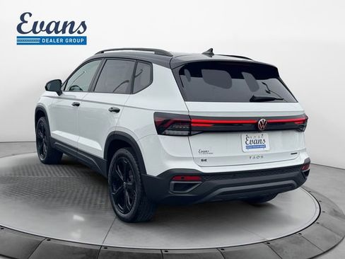 New 2026 Volkswagen Taos SE image 4