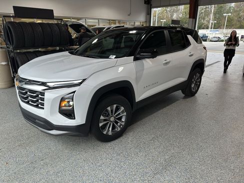 New 2026 Chevrolet Equinox LT w/ Convenience Package II image 7