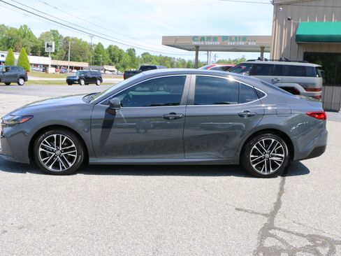 Used 2025 Toyota Camry XLE FWD image 2