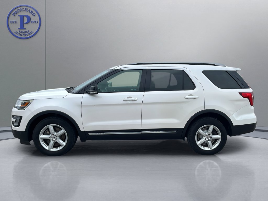 Used 2017 Ford Explorer XLT w/ Equipment Group 202A AWD/4WD image 4