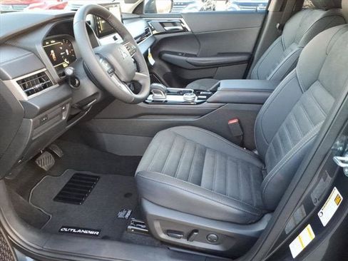 New 2025 Mitsubishi Outlander SE image 5