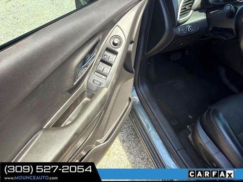 Used 2021 Chevrolet Trax LT w/ LT Convenience Package FWD image 7