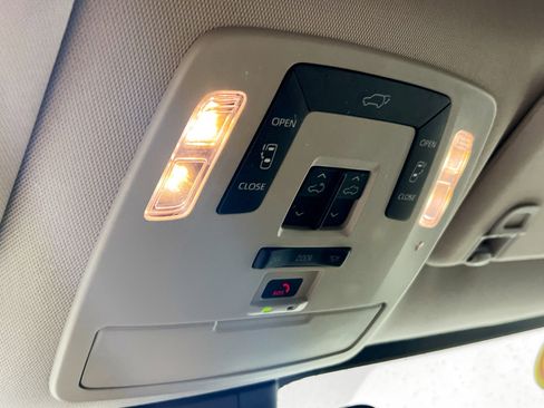 Used 2023 Toyota Sienna XLE image 22