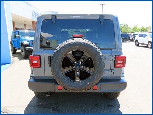Used 2023 Jeep Wrangler Unlimited Sahara AWD/4WD image 6