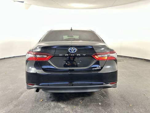 Used 2022 Toyota Camry LE image 7