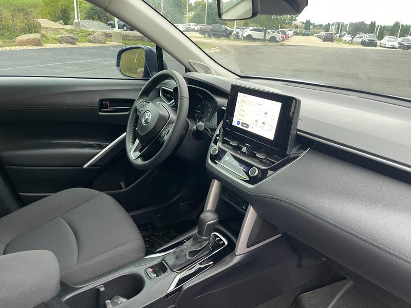 Used 2023 Toyota Corolla Cross LE w/ Moonroof Package FWD image 9