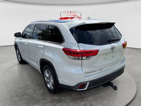 Used 2017 Toyota Highlander Limited FWD image 3