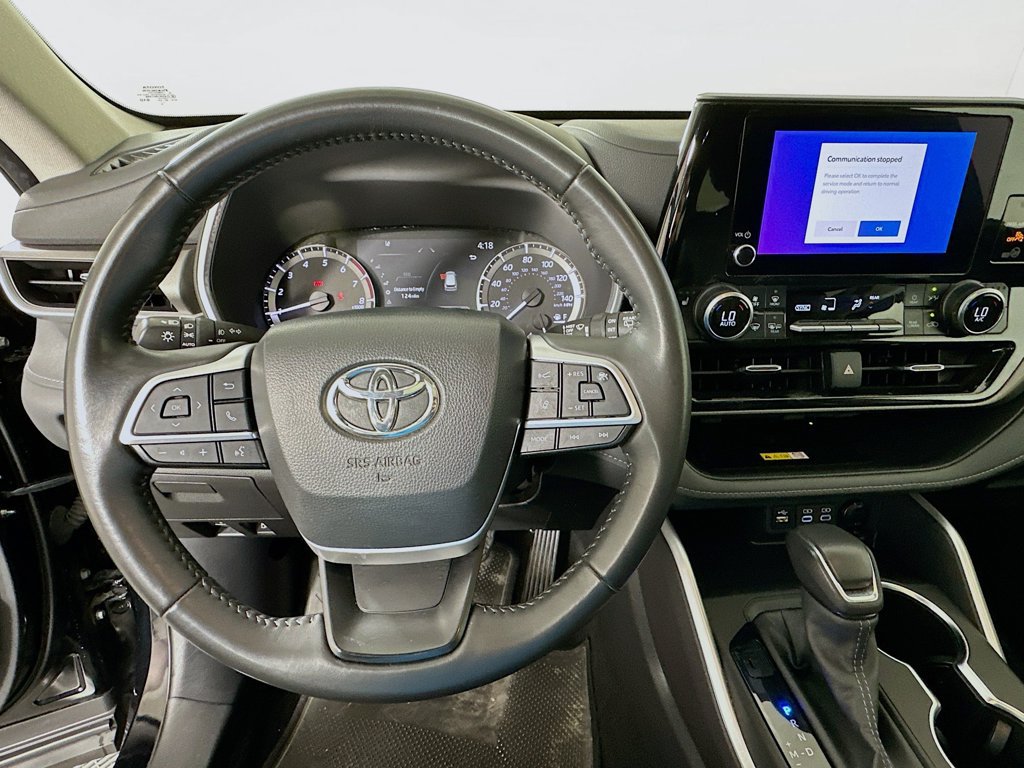 Used 2024 Toyota Highlander XLE FWD image 11