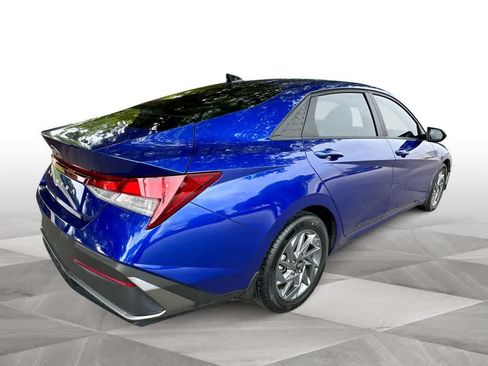 Used 2024 Hyundai Elantra SEL FWD image 8