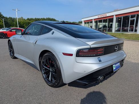 Used 2025 Nissan Z Performance w/ Floor Mat Package RWD image 3